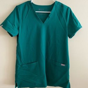 Figs Casma 3 pocket scrub top